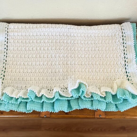 Handmade Green/White Unisex Crocheted Thick Double Ruffle Baby/Crib Blanket - Picture 2 of 9